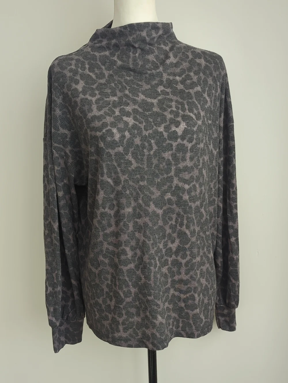 NWOT beachlunchlounge Gray & Taupe Leopard Mock Neck Sweater LARGE